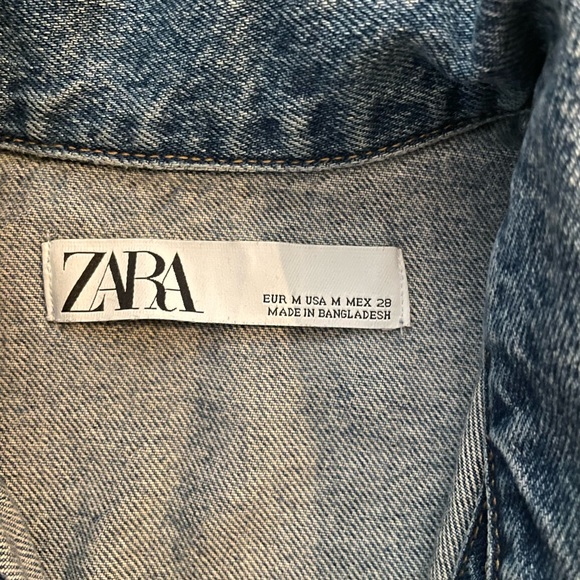 Size medium distressed boyfriend denim jacket - Picture 2 of 8